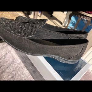 Karen Scott flat shoes